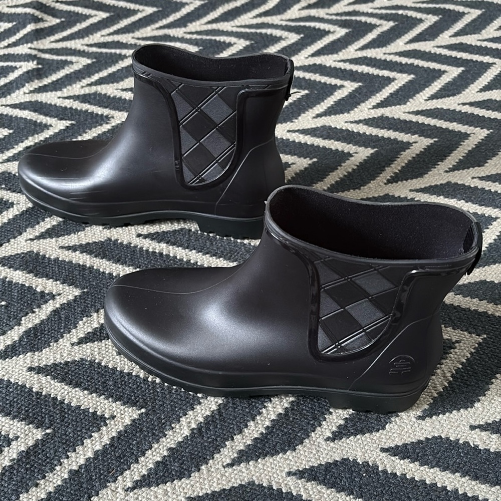 Kamik women’s rain Chelsea boot